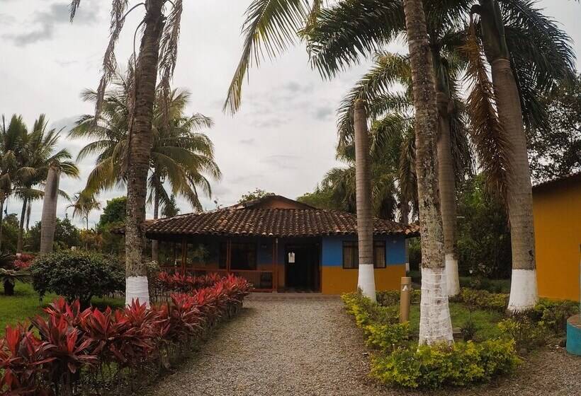 هتل Campestre Tucanes