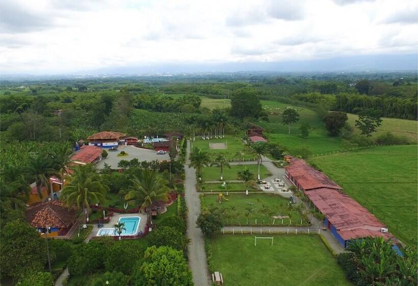 هتل Campestre Tucanes