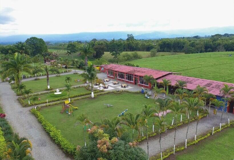 هتل Campestre Tucanes