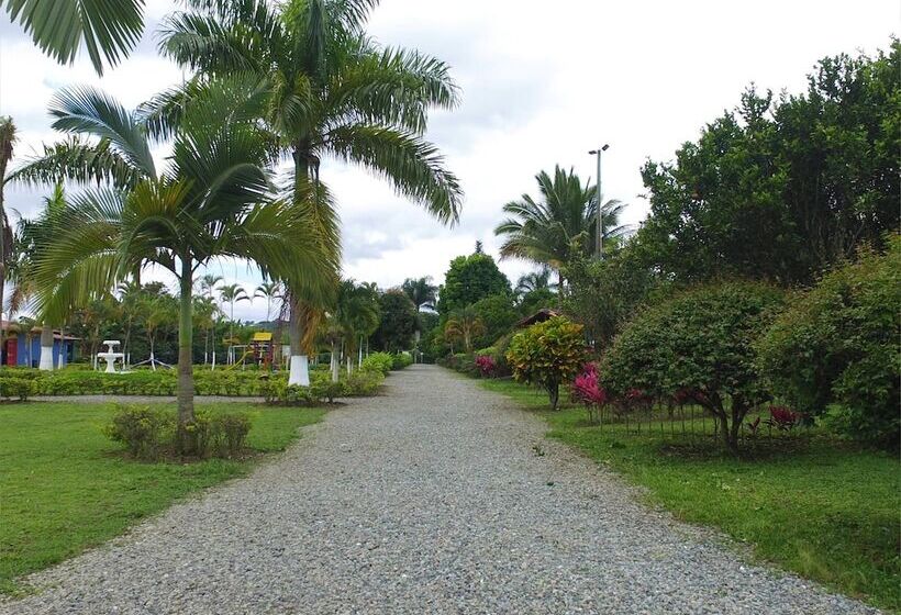 هتل Campestre Tucanes