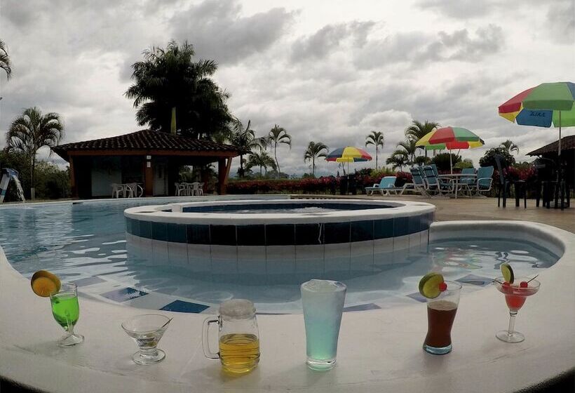 هتل Campestre Tucanes