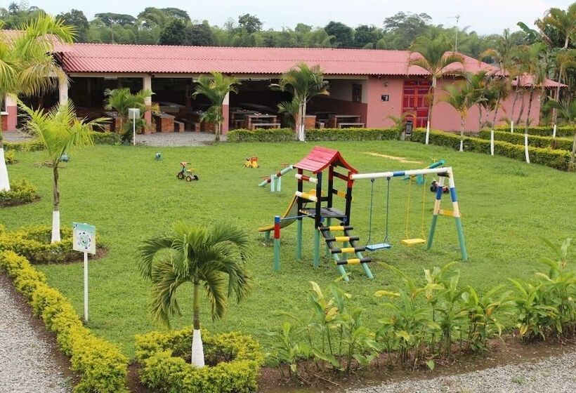 هتل Campestre Tucanes