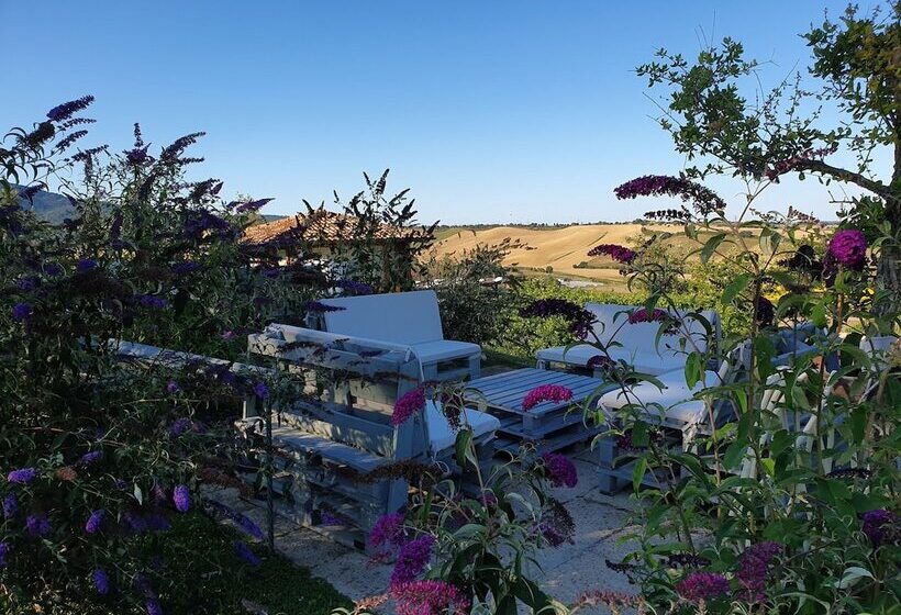 Hotelli Casale Poggio Nebbia