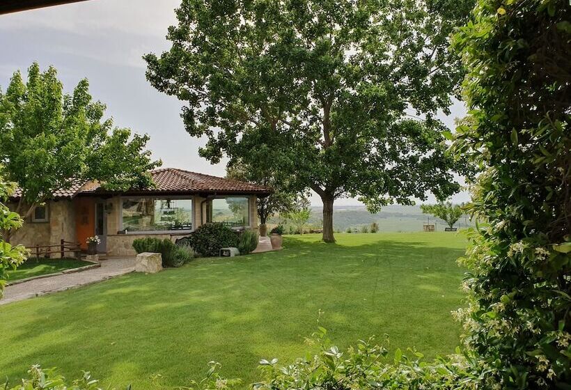 Hotelli Casale Poggio Nebbia