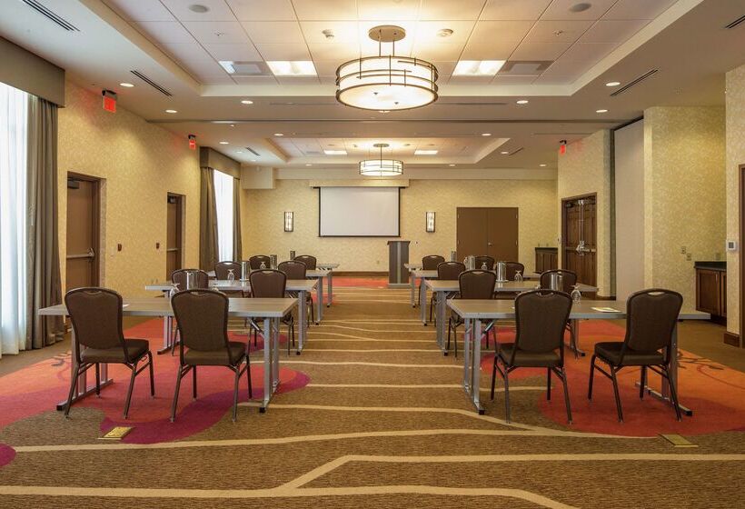 Отель Hilton Garden Inn Uniontown