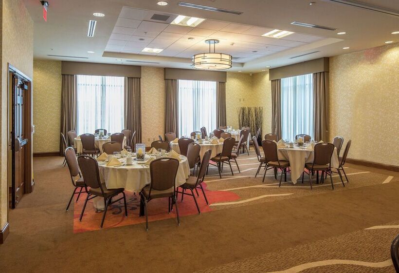 Отель Hilton Garden Inn Uniontown