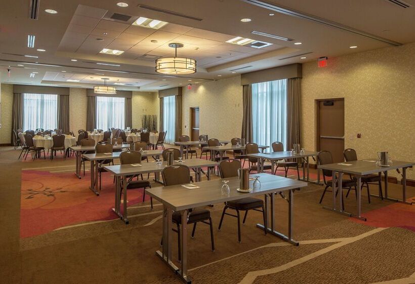 Отель Hilton Garden Inn Uniontown