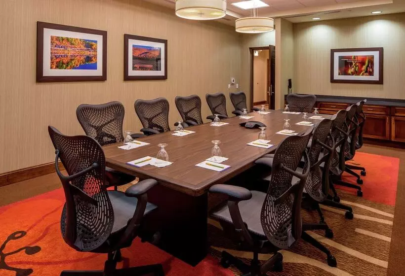 ホテル Hilton Garden Inn Uniontown