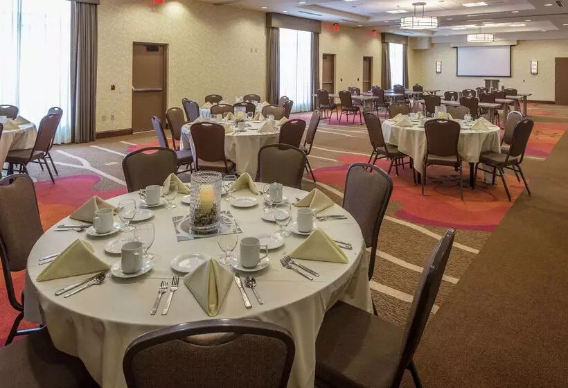ホテル Hilton Garden Inn Uniontown