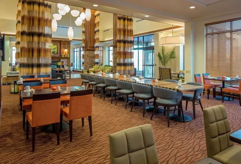 ホテル Hilton Garden Inn Uniontown