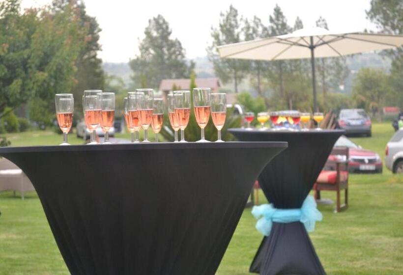 Hotel Hoyohoyo Chartwell Lodge