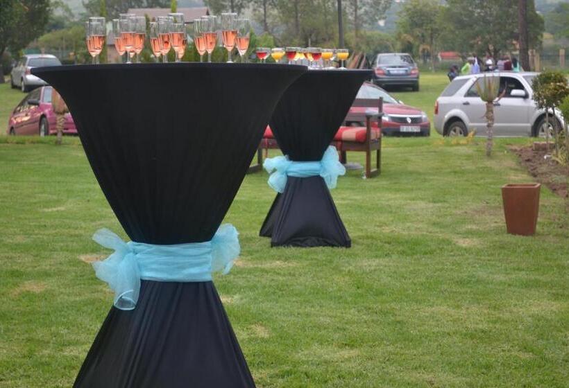 Hotel Hoyohoyo Chartwell Lodge