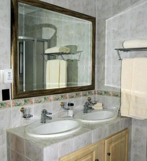 Hotel Hoyohoyo Chartwell Lodge