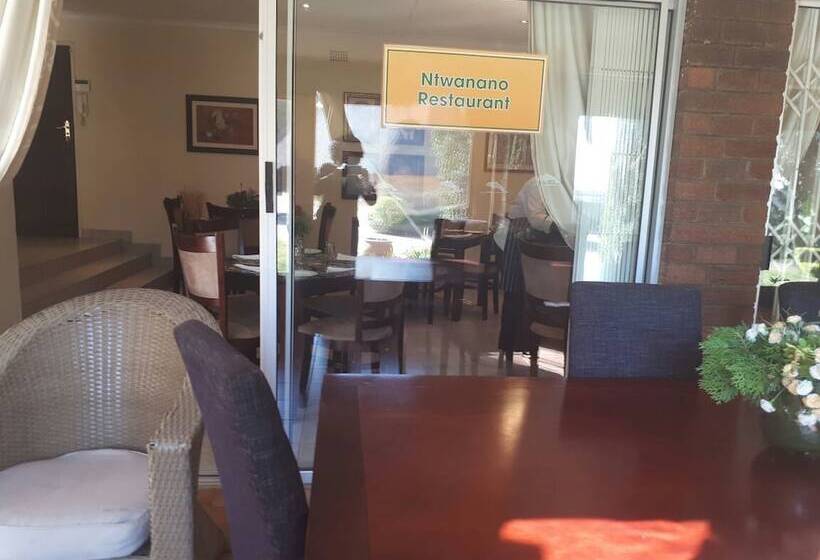 Hotel Hoyohoyo Chartwell Lodge