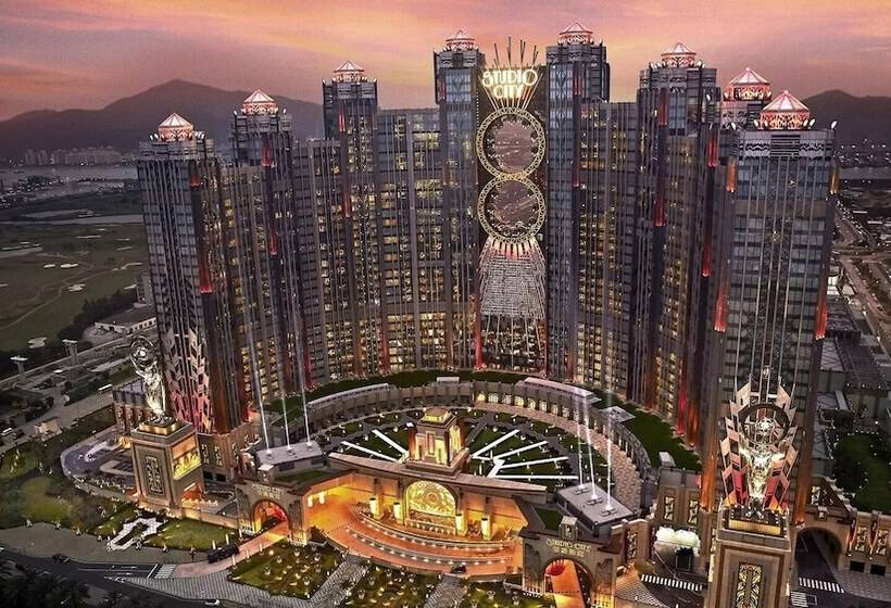هتل Studio City