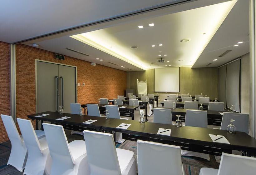 The B Hotel Quezon City