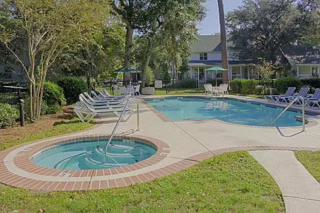 هتل The Cottages By Spinnaker Resorts