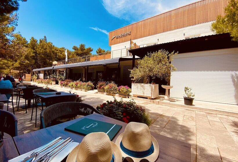 هتل Zlatni Rat Beach Resort