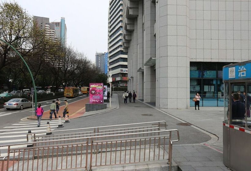 Nomo Service Apartment The Legend