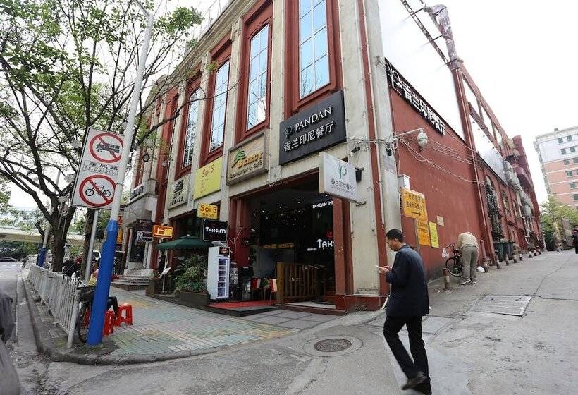 Nomo Service Apartment The Legend