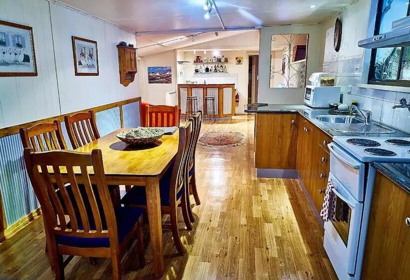Underground Bed & Breakfast
