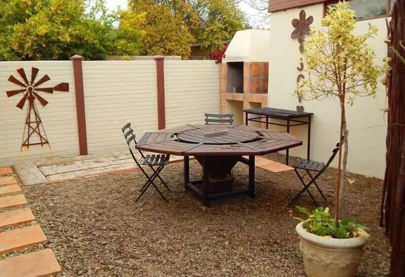 Aamiaismajoitus (B&B) Oak Rest Guesthouse