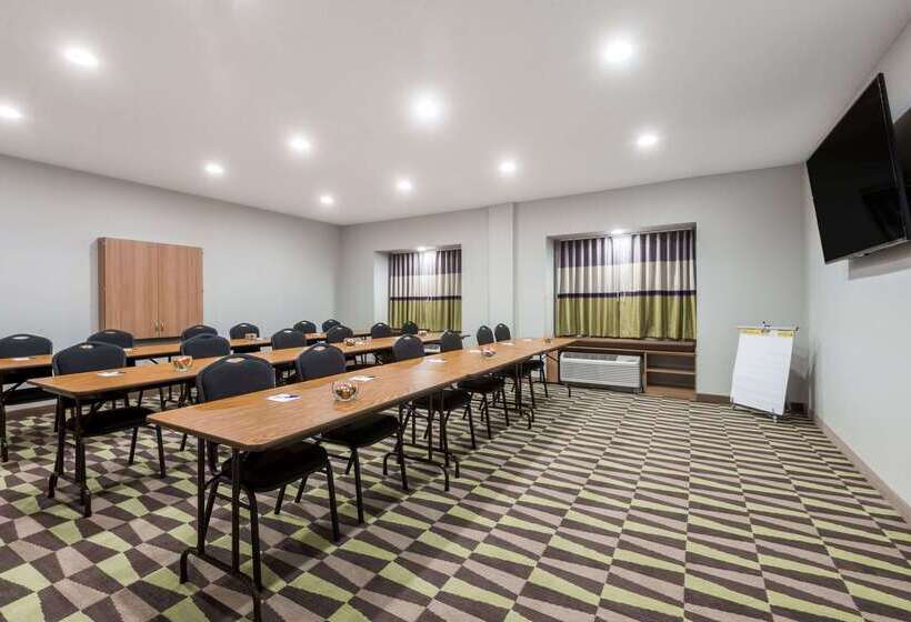 Microtel Inn & Suites By Wyndham New Martinsville
