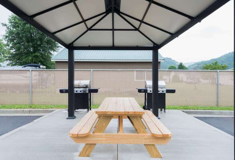 Microtel Inn & Suites By Wyndham New Martinsville