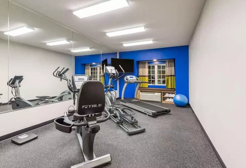 Microtel Inn & Suites By Wyndham New Martinsville