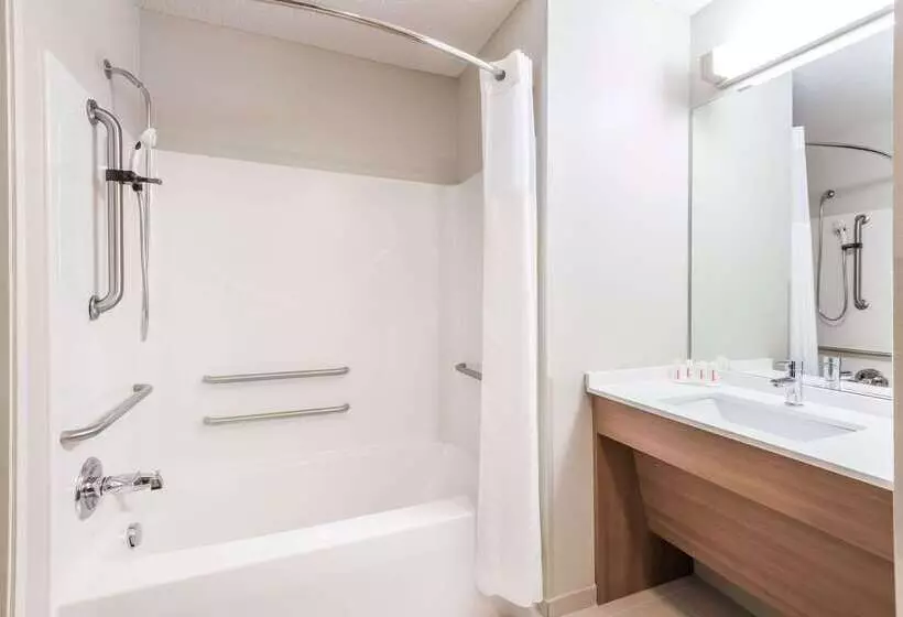 Microtel Inn & Suites By Wyndham New Martinsville