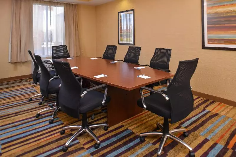 ホテル Fairfield Inn & Suites Farmington