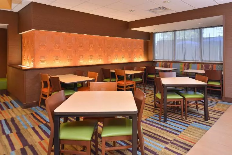 ホテル Fairfield Inn & Suites Farmington