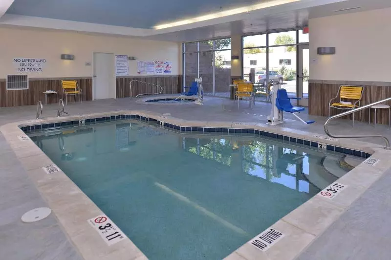 ホテル Fairfield Inn & Suites Farmington