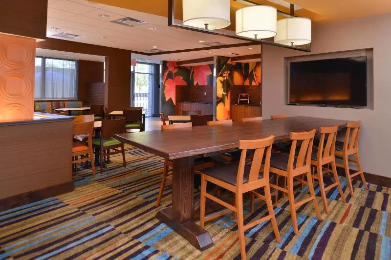 ホテル Fairfield Inn & Suites Farmington