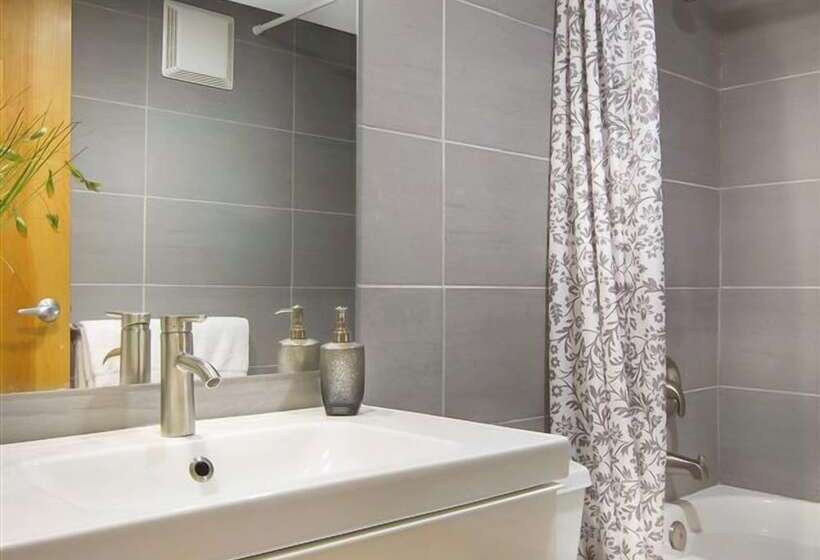 Отель King Suites Downtown Vancouver