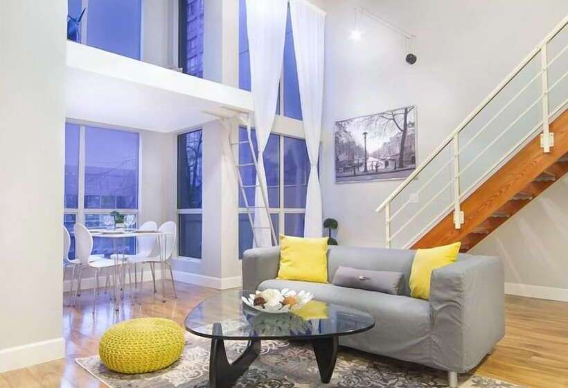 Отель King Suites Downtown Vancouver