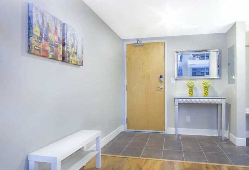 Отель King Suites Downtown Vancouver