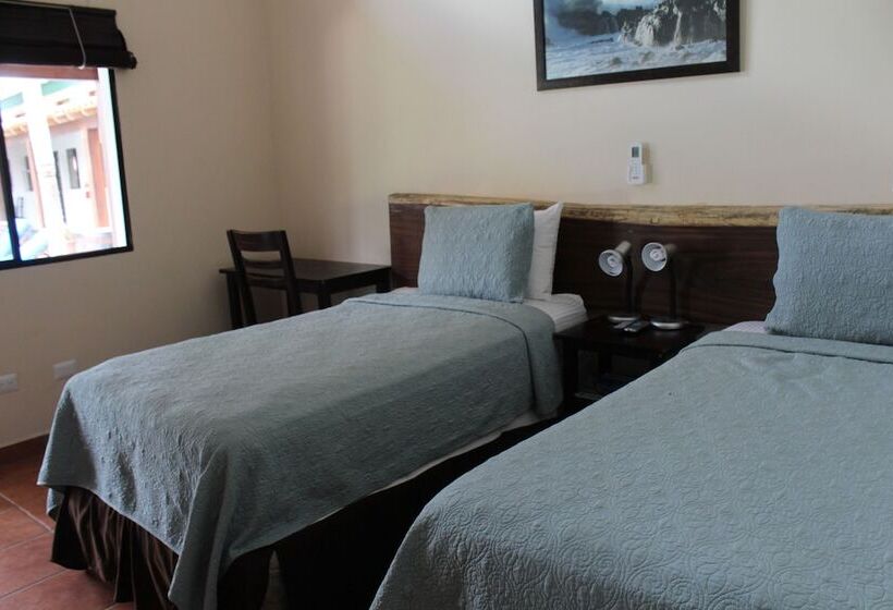 Machele  S Place Beachside Hotel & Pool