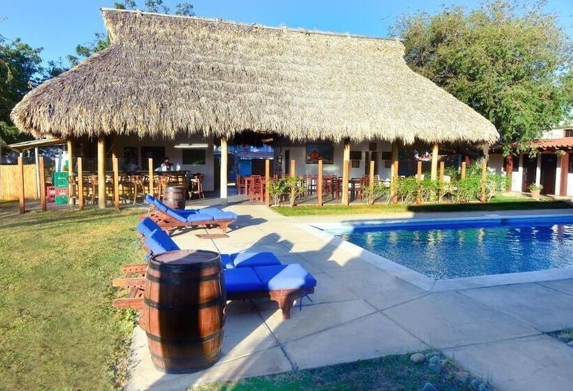 Machele  S Place Beachside Hotel & Pool