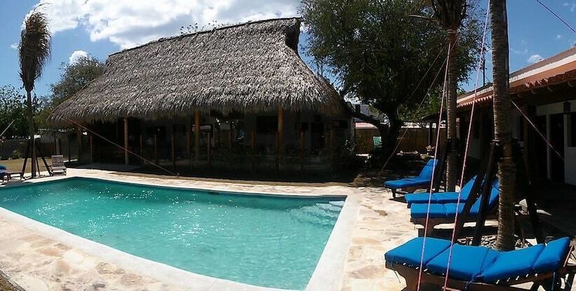 Machele  S Place Beachside Hotel & Pool