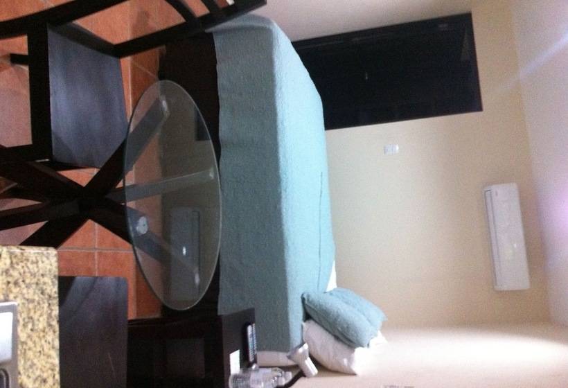 Machele  S Place Beachside Hotel & Pool