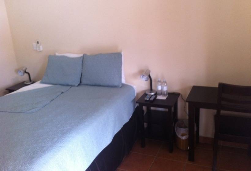 Machele  S Place Beachside Hotel & Pool