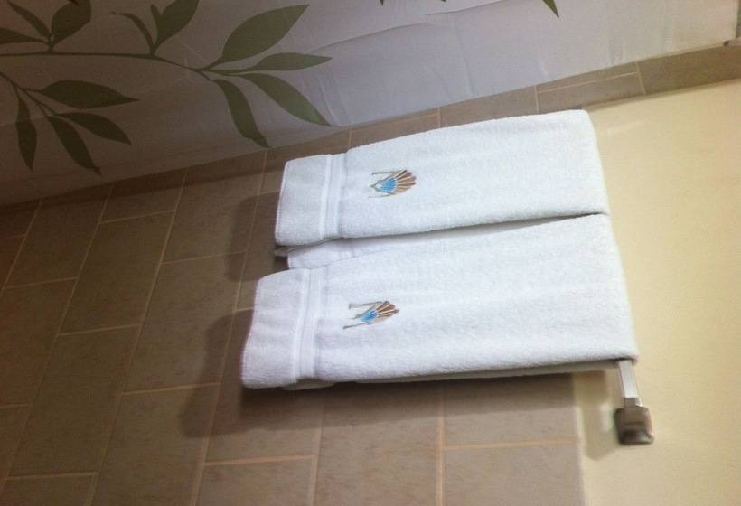 Machele  S Place Beachside Hotel & Pool