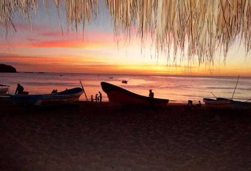 Machele  S Place Beachside Hotel & Pool