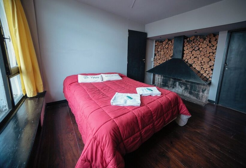 Moving Hostel Travel Bar