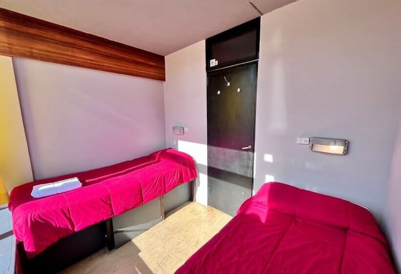 Moving Hostel Travel Bar