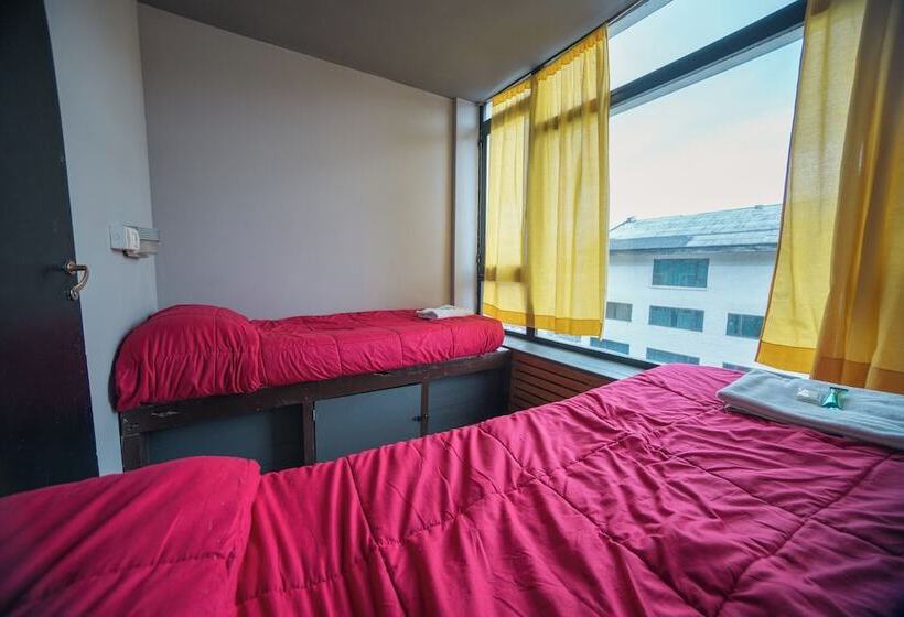 Moving Hostel Travel Bar