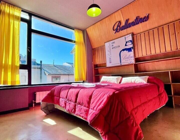 Moving Hostel Travel Bar