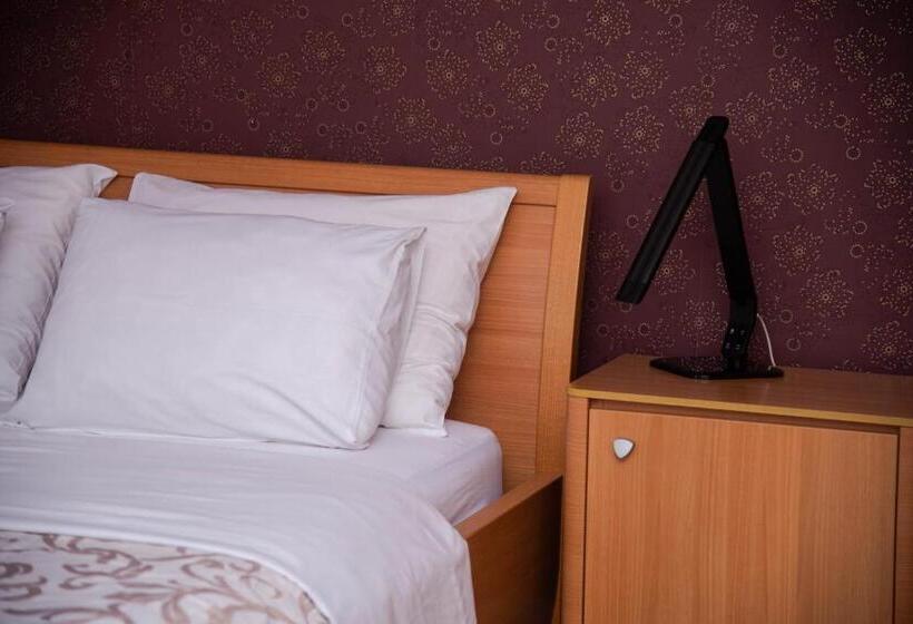 تختخواب و صبحانه Dvor