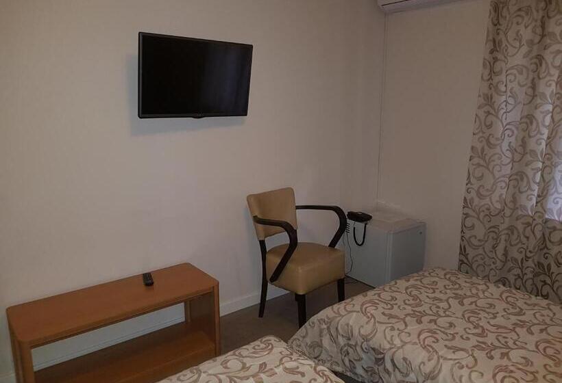 تختخواب و صبحانه Dvor